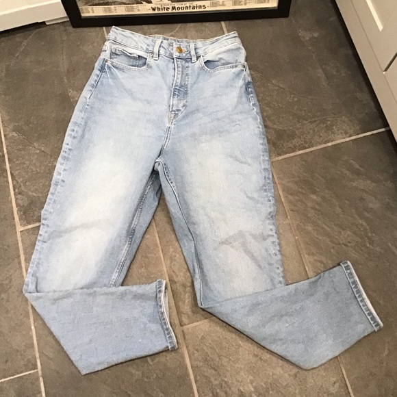 H&M Denim - H&M Divided High Waisted Skinny Mom Jean Tapered Leg Light Washed Denim SZ 8